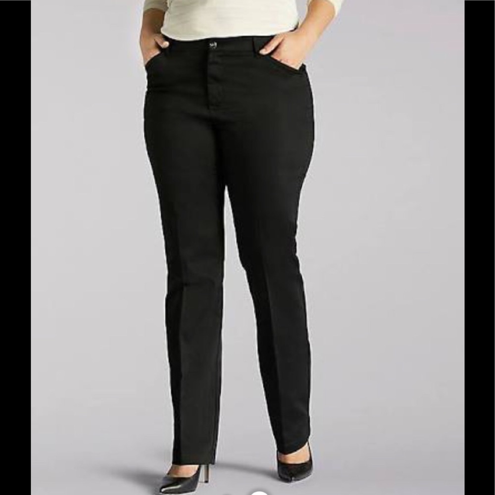 Lee Comfort jeans Black fits just below the waist straight leg size 10
